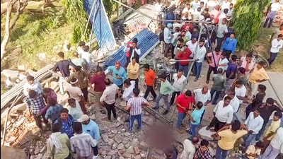 Chief minister Yogi Adityanath directed officials to rush to the site and expedite relief efforts, while also ensuring prompt medical care for the injured. (Video Grab) Chief minister Yogi Adityanath directed officials to rush to the site and expedite relief efforts, while also ensuring prompt medical care for the injured. (Video Grab)