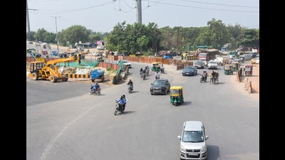 Greater Noida’s busiest intersection faces diversions as police regulate one-way movement; project aims to ease congestion between Noida and Ghaziabad. (HT Photo) Greater Noida’s busiest intersection faces diversions as police regulate one-way movement; project aims to ease congestion between Noida and Ghaziabad. (HT Photo)