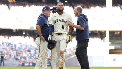Jackson Chourio #11 of the Milwaukee Brewers reacts as he is checked on by the trainer and Manager Pat Murphy (Getty Images via AFP) Jackson Chourio #11 of the Milwaukee Brewers reacts as he is checked on by the trainer and Manager Pat Murphy (Getty Images via AFP)