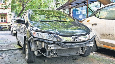 Two Mumbai Police constables and one civilian were injured after a speeding car hit them during the Naka Bandi at Worli area in Mumbai. Mumbai. (Photo by Raju Shinde/HT Photo) Two Mumbai Police constables and one civilian were injured after a speeding car hit them during the Naka Bandi at Worli area in Mumbai. Mumbai. (Photo by Raju Shinde/HT Photo)