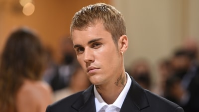 Justin Bieber impresses fans as he performs piano ballad of Walking Away (Invision) Justin Bieber impresses fans as he performs piano ballad of Walking Away (Invision)