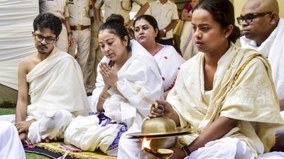 Garima Saikia Garg, wife of late singer Zubeen Garg, with family members and relatives during 'Adya Shraddha', the first funeral rituals, in Guwahati. (PTI) Garima Saikia Garg, wife of late singer Zubeen Garg, with family members and relatives during 'Adya Shraddha', the first funeral rituals, in Guwahati. (PTI)