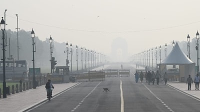 With winter approaching soon, Delhi on Saturday woke up to smog in some areas. (HT Photo/ Arvind Yadav ) With winter approaching soon, Delhi on Saturday woke up to smog in some areas. (HT Photo/ Arvind Yadav )