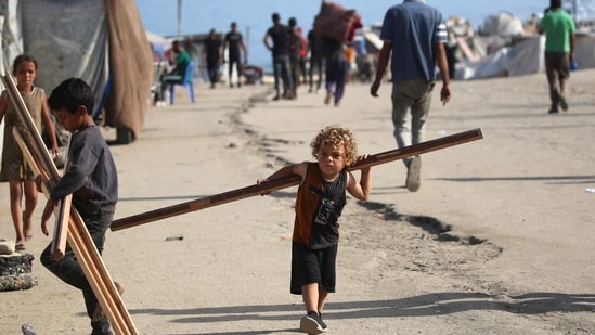 Israel said on October 4, that its troops were still operating in Gaza and warned residents not to return, despite calls from the families of Israeli hostages and US President Donald Trump for an immediate halt to the fighting. (AFP)