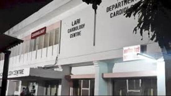 The man alleged that his father was left unattended for nearly an hour in the emergency ward, while a doctor allegedly used abusive language. (File)