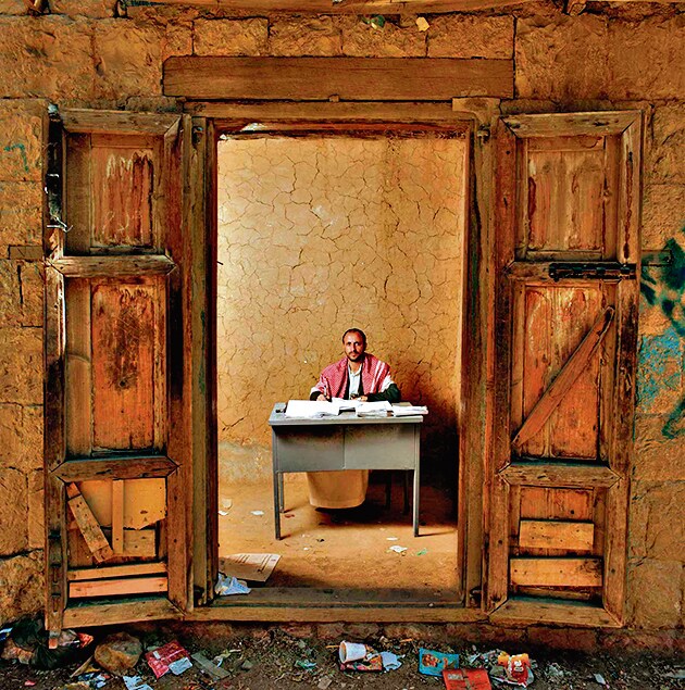 Government offices in Yemen (above) and Russia (below). (Jan Banning)