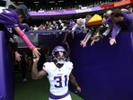 Minnesota Vikings running back Cam Akers runs onto the field ahead of Browns game Minnesota Vikings running back Cam Akers runs onto the field ahead of Browns game