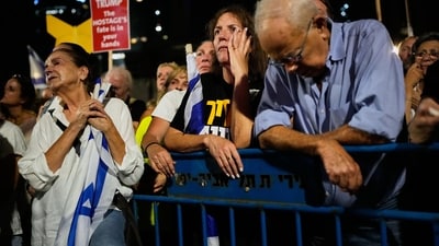 People attend a rally calling for the release of all hostages held by Hamas in the Gaza Strip and urges a ceasefire, in Tel Aviv, Israel (AP) People attend a rally calling for the release of all hostages held by Hamas in the Gaza Strip and urges a ceasefire, in Tel Aviv, Israel (AP)