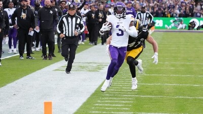 Minnesota Vikings wide receiver Jordan Addison (3) runs for a gain past Pittsburgh Steelers linebacker Payton Wilson (41) (IMAGN IMAGES via Reuters Connect)