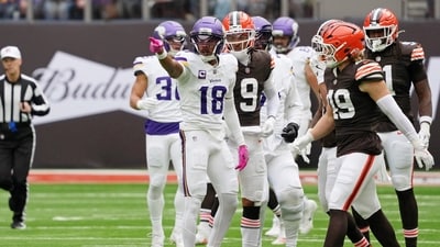 Minnesota Vikings wide receiver Justin Jefferson (18) reacts after a play against the Cleveland Browns (IMAGN IMAGES via Reuters Connect)
