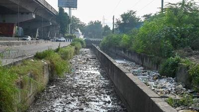 Noida authority in a survey established that there are at least 30 drains in Noida and these drains are connected with the irrigation drain that begins from Delhi’s Ashok Nagar and merges with Yamuna at Sector 168 after passing through the city’s central part. (Sunil Ghosh/HT Photo) Noida authority in a survey established that there are at least 30 drains in Noida and these drains are connected with the irrigation drain that begins from Delhi’s Ashok Nagar and merges with Yamuna at Sector 168 after passing through the city’s central part. (Sunil Ghosh/HT Photo)