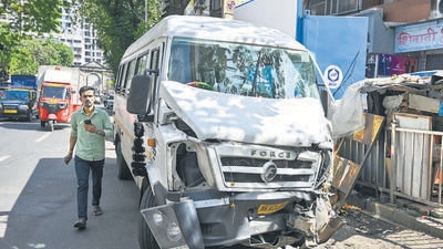 Mumbai, India. Oct 06, 2025 - A man was killed and 6 other persons were injured when a speeding tempo traveller rammed into a BEST bus and two other vehicles at Palza BEST bus Stop in Dadar. Mumbai, India. Oct 06, 2025. (Photo by Raju Shinde/HT Photo) (Raju Shinde)