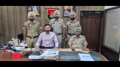 SHO Gharuan, SI Balwinder Singh, who led the operation under the supervision of DSP Kharar Karan Sandhu, said raids are being conducted to arrest the absconding accused. (HT Photo)