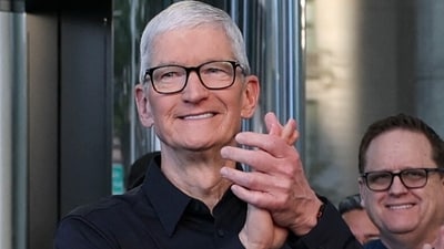 Apple CEO Tim Cook joins Apple employees at the Apple store as customers line up for the release of Apple new iPhone 17 models in New York. (AFP) Apple CEO Tim Cook joins Apple employees at the Apple store as customers line up for the release of Apple new iPhone 17 models in New York. (AFP)