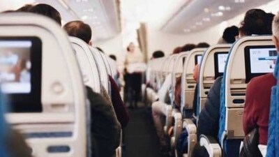 Chicago police handcuffed the passenger and took him off the aircraft while US Marshals spoke with others on board. (Representative image) (Unsplash) Chicago police handcuffed the passenger and took him off the aircraft while US Marshals spoke with others on board. (Representative image) (Unsplash)