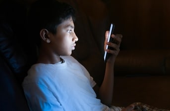 Gen Z faces rising stress and sleep issues amid digital distractions and hormonal changes. (Pexels) Gen Z faces rising stress and sleep issues amid digital distractions and hormonal changes. (Pexels)