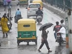 People commute amid light showers near Akshardham temple in New Delhi. (Sanchit Khanna/ HT Photo)