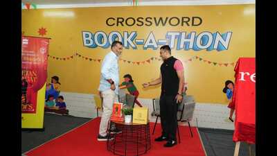 Chetan Bhagat and Tehseen Poonawalla. (HT) Chetan Bhagat and Tehseen Poonawalla. (HT)