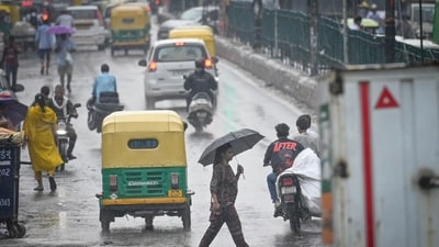 Delhi also witnessed light rain on Tuesday morning. (Sanchit Khanna/Hindustan Times) Delhi also witnessed light rain on Tuesday morning. (Sanchit Khanna/Hindustan Times)