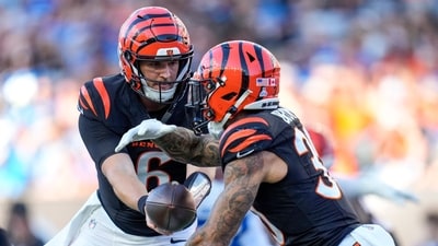 Cincinnati Bengals player caught sneaking snack on sideline during Lions loss in viral video: WATCH (IMAGN IMAGES via Reuters Connect)