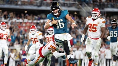 Jacksonville Jaguars quarterback Trevor Lawrence (16) scores a touchdown against Kansas City Chiefs. (IMAGN IMAGES via Reuters Connect)