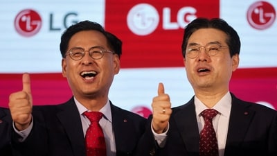 LG India CFO Dongmyung Seo (left) and LG India MD Hong Ju Jeon during a press conference to announce the company's IPO in Mumbai on 1 October 2025. (Reuters)
