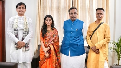 Popular folk and devotional singer Maithili Thakur with Bharatiya Janata Party election in-charge Vinod Tawde and Union minister Nityanand Rai. (@TawdeVinod/X) Popular folk and devotional singer Maithili Thakur with Bharatiya Janata Party election in-charge Vinod Tawde and Union minister Nityanand Rai. (@TawdeVinod/X)