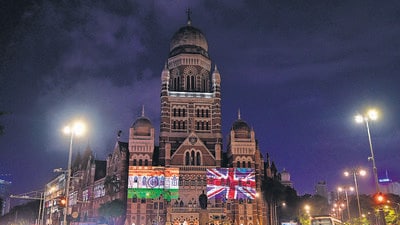 Mumbai, India - Oct. 7, 2025: Flags of India and United Kingdom (England)projected on BMC head office ahead of India UK summit, at CSMT, in Mumbai, India, on Tuesday, October 7, 2025. (Photo by Anshuman Poyrekar/Hindustan Times) (Anshuman Poyrekar/HT Photo) Mumbai, India - Oct. 7, 2025: Flags of India and United Kingdom (England)projected on BMC head office ahead of India UK summit, at CSMT, in Mumbai, India, on Tuesday, October 7, 2025. (Photo by Anshuman Poyrekar/Hindustan Times) (Anshuman Poyrekar/HT Photo)