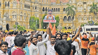 Mumbai, India. Sep 02, 2025 -Supporters of Jarange Patil Maratha community and Manoj Jarange Patil celebrated after the Maratha quota activist ended his fast by accepting juice from Minister Radhakrishna Vikhe Patil, who announced the withdrawal of the agitation and declared victory for the Maratha quota. Mumbai, India. Sep 02, 2025. (Photo by Raju Shinde/HT Photo) (Raju Shinde) Mumbai, India. Sep 02, 2025 -Supporters of Jarange Patil Maratha community and Manoj Jarange Patil celebrated after the Maratha quota activist ended his fast by accepting juice from Minister Radhakrishna Vikhe Patil, who announced the withdrawal of the agitation and declared victory for the Maratha quota. Mumbai, India. Sep 02, 2025. (Photo by Raju Shinde/HT Photo) (Raju Shinde)