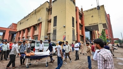 Patients being shifted after a fire broke out at the Sawai Man Singh Hospital's Trauma Centre, in Jaipur (PTI)