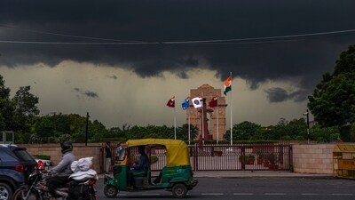 Gram it: That's how dark clouds took over Delhi on Tuesday, like an alien attack! The India Meteorological Department (IMD) had earlier issued an orange alert, for the Capital, on Tuesday. Here's a view of the War Memorial and an overcast skyline above the India Gate. (Photo: Atul Yadav/PTI)