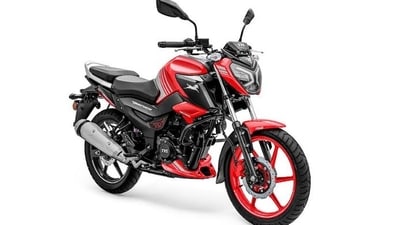 TVS Raider Dual Disc version gets a red-coloured alloy wheel in the front. TVS Raider Dual Disc version gets a red-coloured alloy wheel in the front.