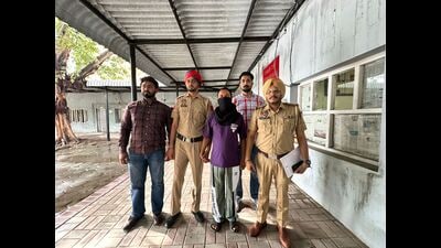 The accused in police custody in Ludhiana on Tuesday. Illegal weapons were also seized from his possession. (HT Photo) The accused in police custody in Ludhiana on Tuesday. Illegal weapons were also seized from his possession. (HT Photo)