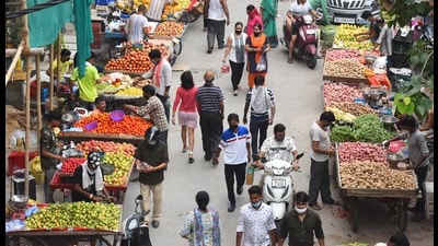 The maximum number of vendors at 416 slots have been allocated for Sarojini Nagar market (HT Archive) The maximum number of vendors at 416 slots have been allocated for Sarojini Nagar market (HT Archive)