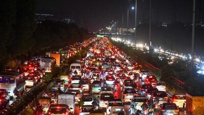 Traffic congestion at Delhi-Gurugram expressway after the heavy rain near Iffco chowk elevated U-turn on Tuesday. (Parveen Kumar/HT) Traffic congestion at Delhi-Gurugram expressway after the heavy rain near Iffco chowk elevated U-turn on Tuesday. (Parveen Kumar/HT)