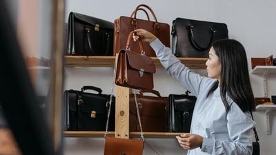 Leather handbags on sale at Amazon Great Indian Festival (Pexels) Leather handbags on sale at Amazon Great Indian Festival (Pexels)