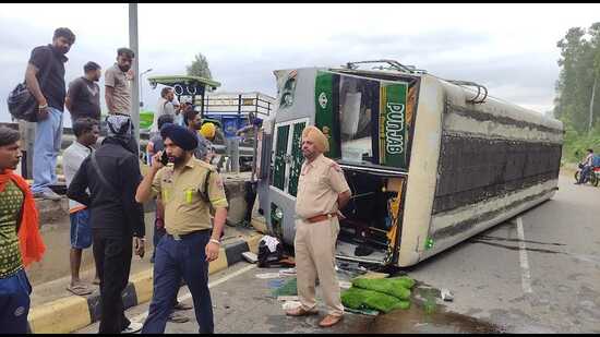 Police at the accident spot near Samrala in Ludhiana on Tuesday. (HT Photo)