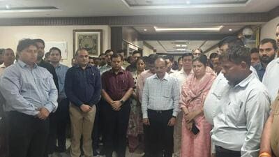 Noida authority’s CEO Lokesh M along with other staff members paid their respects at the meet convened in the afternoon at the authority’s Sector 6 office. (HT Photos) Noida authority’s CEO Lokesh M along with other staff members paid their respects at the meet convened in the afternoon at the authority’s Sector 6 office. (HT Photos)