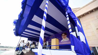 Preparations underway for the BSP rally in Lucknow. (Deepak Gupta/HT Photo) Preparations underway for the BSP rally in Lucknow. (Deepak Gupta/HT Photo)