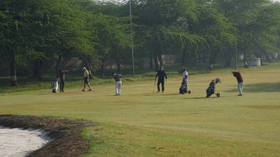 Practice bays at a Delhi–NCR range. The region hosts legacy clubs and newer public options, including the DDA’s 18-hole course in Dwarka.