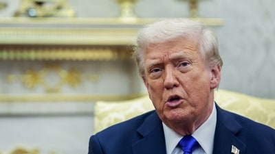 White House releases footage of current Trump Oval Office, Netizens think it's ‘tacky’ and there's ‘too much gold’ (Photographer: Shawn Thew/EPA/Bloomberg) (Bloomberg) White House releases footage of current Trump Oval Office, Netizens think it's ‘tacky’ and there's ‘too much gold’ (Photographer: Shawn Thew/EPA/Bloomberg) (Bloomberg)