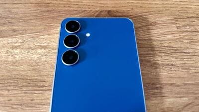 The camera troika is led by a 50MP main wide sensor, alongside an 8MP telephoto with 3x optical zoom, and a 12MP ultra wide. (Vishal Mathur/ HT Photo) The camera troika is led by a 50MP main wide sensor, alongside an 8MP telephoto with 3x optical zoom, and a 12MP ultra wide. (Vishal Mathur/ HT Photo)