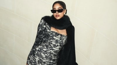 Janhvi Kapoor dazzles in an Ungaro Parallèle Fall/Winter 1987 look. Janhvi Kapoor dazzles in an Ungaro Parallèle Fall/Winter 1987 look.