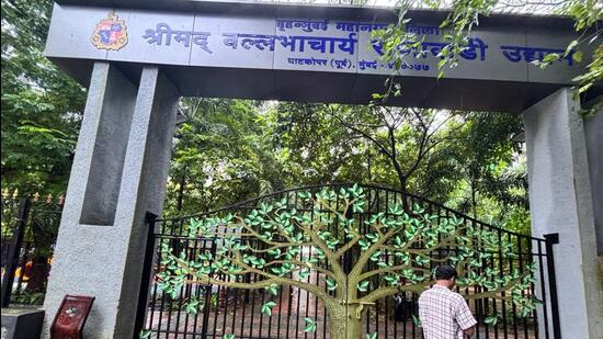 Ghatkopar garden in shambles a year after renovation, crib seniors