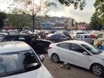 Shopping hubs such as 3B1, 3B2, and Phase 5 have turned into gridlock zones. (Ravi Kumar//HT) Shopping hubs such as 3B1, 3B2, and Phase 5 have turned into gridlock zones. (Ravi Kumar//HT)