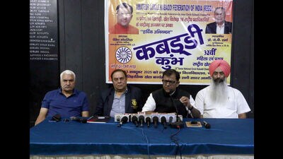 From left: Varun Kalra, ACKFI general secretary JP Sharma, ACKFI president Davesh Moudgil, and Jasjyot Singh Almast during the press conference at Chandigarh Press Club. (HT Photo)
