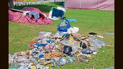 Single-use plastic litters Saras Mela grounds. (HT Photo)