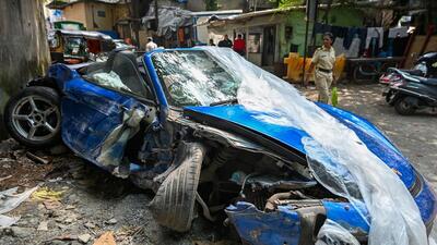 The police said that the driver lost control of the speeding car and crashed into the divider while avoiding a pothole . (Raju Shinde/ HT Photo) The police said that the driver lost control of the speeding car and crashed into the divider while avoiding a pothole . (Raju Shinde/ HT Photo)