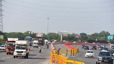 Traffic police divert vehicles to ensure smooth flow on National Highway-48 near Ambience Mall on Thursday. (Parveen Kumar) Traffic police divert vehicles to ensure smooth flow on National Highway-48 near Ambience Mall on Thursday. (Parveen Kumar)