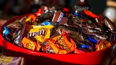 Halloween 2025 candy crisis: What’s behind the spooky surge in chocolate prices? (Unsplash)